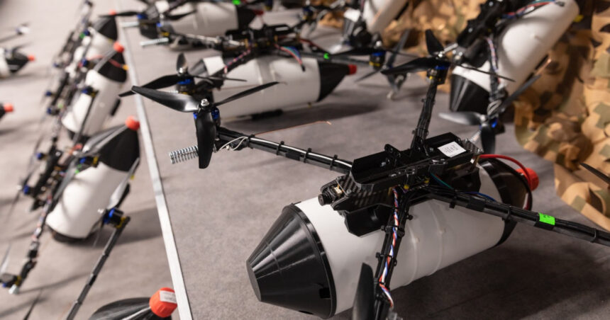„Vânătoarea soldaților cu ajutorul dronelor: Impactul inteligenței artificiale asupra conflictului din Ucraina – O provocare pentru viitor” 1 dronele care vaneaza soldati cum schimba inteligenta artificiala situatia pe frontul din ucraina o amenintare pentru viitor 68ea57513aa53