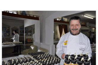 dupa 30 de ani de succes cofetaria silvian din constanta a tras obloanele ce spune silviu miron celebrul cofetar care a pus bazele afacerii 68fd0703a8cdc