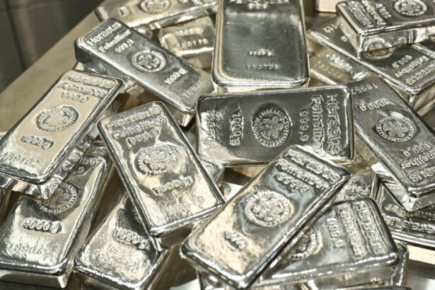 dupa aur si cotatia argintului atinge un nivel record de ce spun analistii ca totusi investitiile in argint nu sunt recomandate 68edea5ac5346