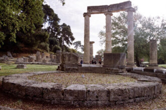 dupa ce a furat acum 50 de ani o bucata dintr o coloana antica din olympia o femeie a decis sa restituie greciei artefactul 68ea76e78878c