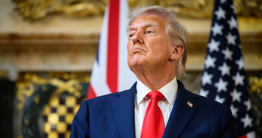 „Am redat viață TikTok-ului, acum e momentul să-mi întoarceți favoarea!” Cum încearcă Trump să atragă tineretul spre votul republican în alegeri. 1 eu am salvat tiktok asa ca imi sunteti datori modul prin care trump incearca sa convinga tinerii sa voteze republicanii la alegeri 68e51bb06ec2b