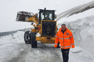 exclusiv antreprenorii de pe transalpina gata sa deszapezeasca drumul pe cont propriu avem utilaje si vointa reactia cnair 6902056cd5c32
