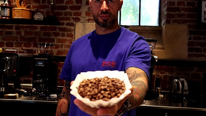 „Cel mai talentat barista al României: „Ar fi fantastic ca echipa națională să ajungă la Mondial, doar pentru a savura cafeaua în Mexic”” 1 exclusiv cel mai bun barista din romania merita ca nationala sa se califice la mondial doar ca sa si bea cafeaua in mexic 68ef985d5120d