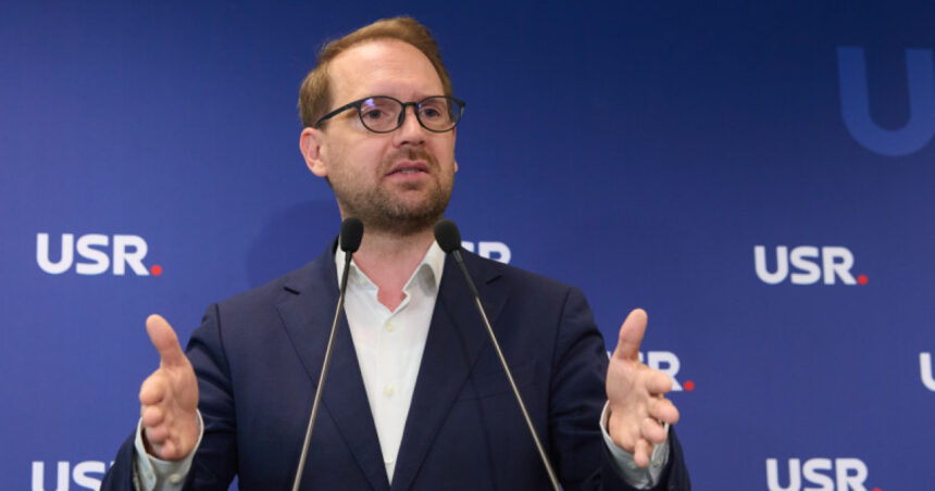 Dominic Fritz, despre alegerile pentru Primăria Capitalei: „Amânarea reprezintă un abuz de putere. Unii aspiră să conducă fără legitimitate.” 1 exclusiv dominic fritz despre alegerile pentru primaria capitalei amanarea lor este un abuz in serviciu unii vor sa conduca fara mandat 68ec1cb86da56
