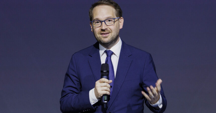 Dominic Fritz: „Simt că ne aflăm într-un joc în care PSD tot flirtează cu ideea de a părăsi guvernul” 1 exclusiv dominic fritz mi se pare ca am ajuns la un ritual in care psd tot ameninta cu iesirea de la guvernare 68f8fc1a00c7a