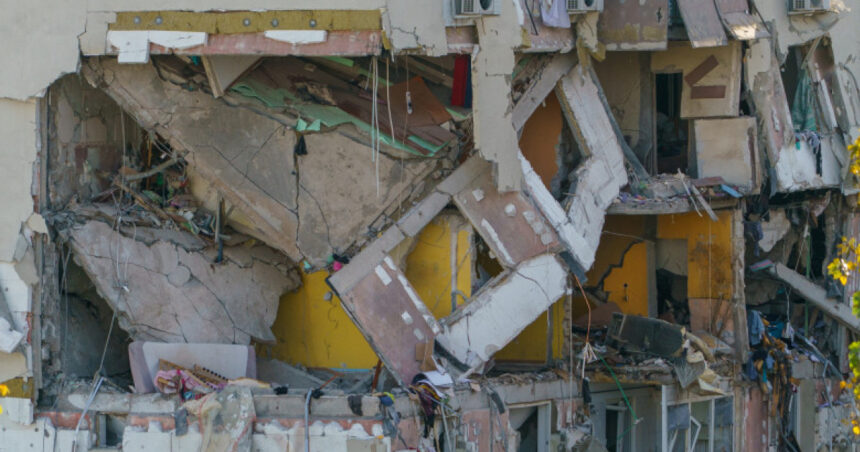 Locatarii blocului devastat de explozia din Rahova vor beneficia de sprijin financiar și chirii asigurate „pe termen lung”. Anunțul prefectului Capitalei 1 exclusiv locatarii blocului afectat de explozia din rahova vor primi bani si chirii pe termen lung anuntul prefectului capitalei 68f5fc749e5b7