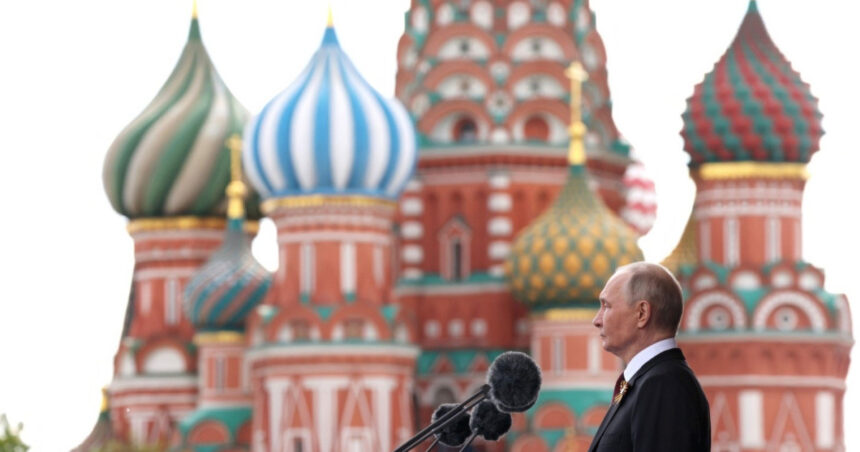 Ministrul Apărării răspunde acuzațiilor lui Vladimir Putin despre România: Ultimul care poate oferi lecții, o farsă! 1 exclusiv ministrul apararii reactioneaza la acuzatiile lui vladimir putin la adresa romaniei e ultimul om care sa dea lectii o butaforie 68dee32e9b2f7