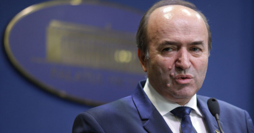 Tudorel Toader afirmă că modificările pensiilor pentru magistrați ar putea fi acceptate de CCR: Schimbările nu alterează esențial situația actuală. 1 exclusiv tudorel toader spune ca reforma pensiilor magistratilor poate trece de ccr modificarile nu schimba fundamental datele problemei 69009a22053b6