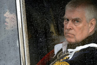 exil de lux pentru printul cazut in dizgratie regele charles ii ofera fratelui sau andrew sume cu sase cifre si o renta anuala 69051e9f24993