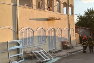 explozie a unei butelii intr o locuinta din carcaliu judetul tulcea 68f1503201afc