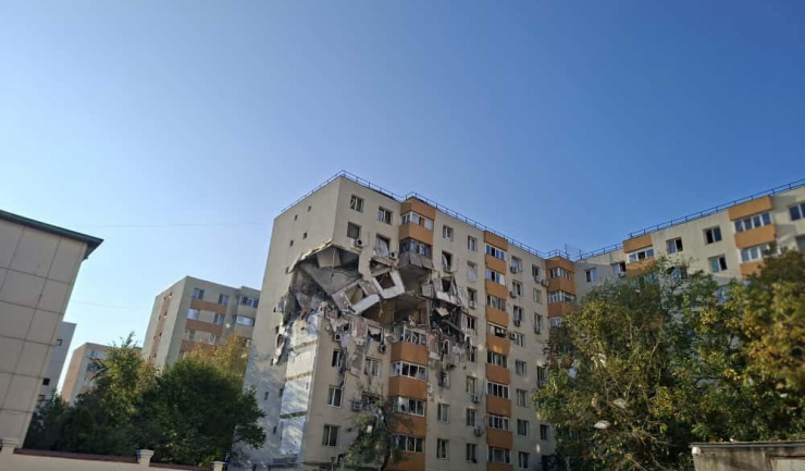 Tragedie în Rahova: O explozie catastrofală face victime - trei decese și 13 răniți; Planul roșu de intervenție a fost declanșat. 1 explozie devastatoare intr un bloc din rahova trei morti 13 raniti a fost activat planul rosu de interventie 68f21ed33fcd3