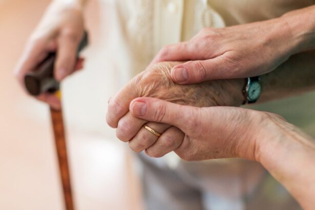 femeie batuta cu carja si cu palmele doua zile la rand de propriul fiu pentru ca nu i a gatit 68dda153853bb