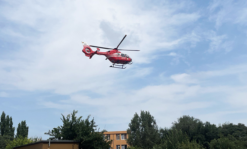 Fetiță de 6 ani din Pantelimon, transportată de urgență cu elicopterul SMURD la spital, în urma unei posibile intoxicații cu Tomoxan 1 fetita de 6 ani din comuna pantelimon preluata cu elicopterul smurd si dusa de urgenta la spital dupa ce s ar fi intoxicat cu