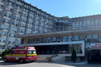 fetita din judetul constanta intoxicata dupa ce a fost tratata acasa de parinti cu o solutie antiparazitara 68f8662a97447