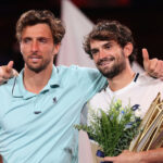 Confruntare de familie la Mastersul de la Shanghai: Valentin Vacherot triumfă în fața verisorului său, Arthur Rinderknech! 3 finala in familie la mastersul de la shanghai valentin vacherot l a invins pe verisorul sau arthur rinderknech 68ec1a640cec6