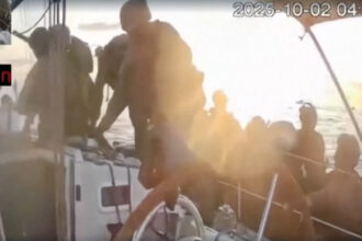 fortele israeliene au interceptat flota de ajutor umanitar din mediterana si au provocat proteste la nivel mondial 68ded5553041b