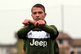 fostul coleg al lui cristiano ronaldo de la juventus lucreaza la o firma de constructii 68fa2b4b26086