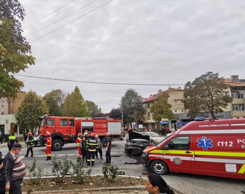 Coliziune ȘOCANTĂ la Hârșova! O motocicletă a nimerit pe trotuar, iar echipele SMURD au intervenit prompt! 1 foto accident infiorator la harsova o motocicleta a ajuns pe trotuar au intervenit salvatorii de la smurd 68f351738d2af