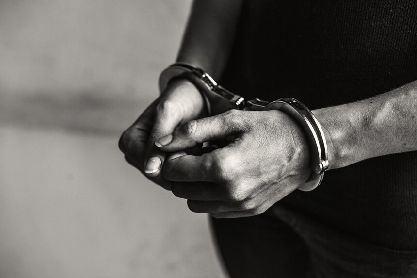 Doi tineri infractori, prinși în flagrant de furt de combustibil, au fost reținuți; descoperiri șocante: un pistol și muniție, confiscate în urma perchezițiilor! 1 foto doi minori care furau combustibil au fost retinuti si sunt propusi spre arestare un pistol letal si cutii cu munitie gasite la perchezitii 68e1426516aae
