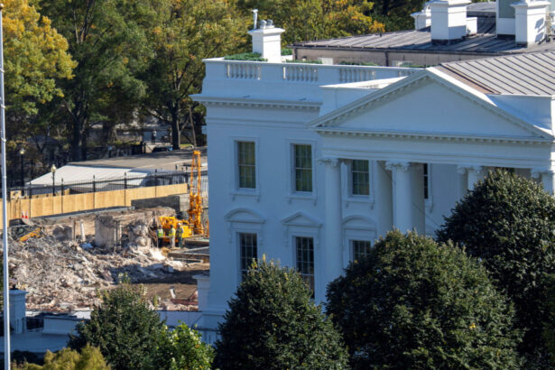 foto donald trump a demolat aripa de est a casei albe 68fb382e6f95d