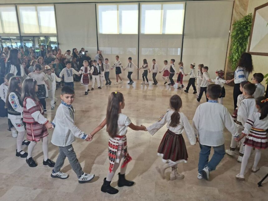 Elevii Școlii Gimnaziale Mihai Eminescu din Costinești au sărbătorit bogăția multiculturală a Dobrogei! 1 foto elevii de la scoala gimnaziala mihai eminescu din costinesti au celebrat multiculturalitatea dobrogei 68f23f42596f8