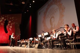 foto gala de premiere a festivalului dan moisescu 2025 la centrul cultural judetean constanta teodor t burada marele trofeu a fost castigat de grigorie moisa 68e8e1aeea6d9