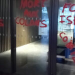 Graffiti pro-Hamas descoperit la intrarea Institutului de Științe Politice din Strasbourg; instituția a inițiat acțiuni legale. 3 foto graffiti pro hamas la intrarea cladirii institutului de stiinte politice din strasbourg institutia a depus plangere penala 68e6cfc034888
