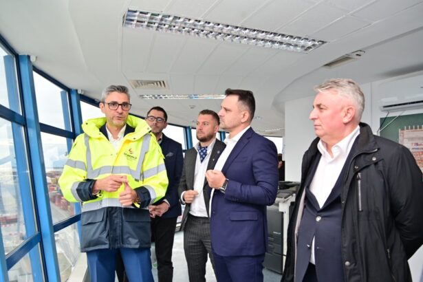 foto la initiativa deputatului pnl constanta marian crusoveanu comisia parlamentara pentru transporturi si infrastructura si a desfasurat lucrarile la constanta 68e919cd531e7