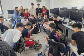foto liceul teoretic nicolae balcescu din medgidia intra in era digitala cu un nou club de robotica 6901230a8d824