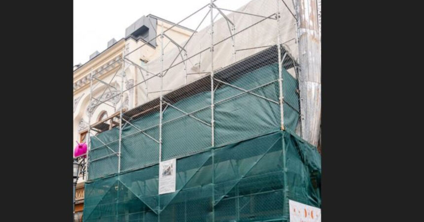 Restaurarea unei bijuterii arhitecturale din Centrul Vechi al Bucureștiului: Stelian Bujduveanu subliniază importanța acestei acțiuni. 1 foto o cladire de patrimoniu din centrul vechi din bucuresti intra in reconstructie stelian bujduveanu este o interventie necesara 690219956e239