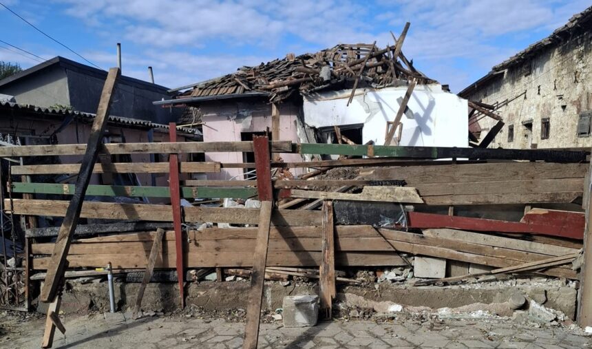 Povestea unei familii din Medgidia, rămasă pe drumuri înainte de iarnă: Flăcările le-au distrus căminul, iar proprietarii au suferit arsuri. Orice sprijin este esențial! 1 foto o familie din medgidia lasata fara casa in prag de iarna un incendiu devastator le a mistuit locuinta proprietarii au suferit arsuri orice ajutor conteaza 68ee395d1933b