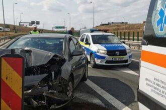 foto o masina a intrat in parapet la iesirea de pe autostrada a4 68dd273e05d2c