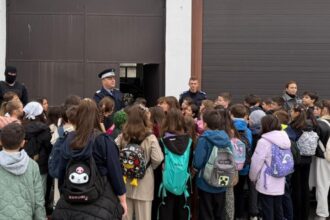 foto peste o suta de elevi din constanta au trait o zi de aventura si educatie la inspectoratul de jandarmi 68f8f67d5601e