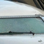 Piloții United Airlines, în pericol: coliziune în aer cu un obiect misterios care a spart parbrizul. Ce presupunere fac anchetatorii? 3 foto pilot al united airlines ranit dupa ce avionul s a ciocnit in aer cu un obiect care i a fisurat parbrizul ipotezele anchetatorilor 68f86aa84150b