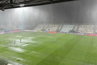 foto potop in conference league o rupere de nori a oprit meciul lui rrahmani dupa 12 minute terenul inundat 68fa6e14ead3e