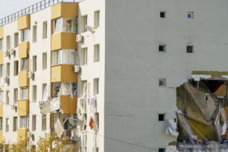 foto primele 4 familii afectate de explozia din rahova mutate in locuinte mobilate si utilate 111 de persoane sunt cazate in hoteluri 68f65ee41d6f6