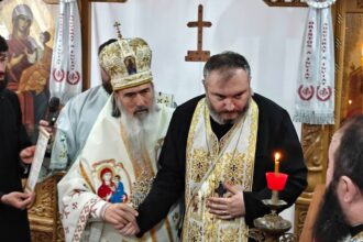 foto profesorul marian bostan de la seminarul teologic sfantul cuvios dionisie exiguul din constanta hirotesit iconom stavrofor 68f110dce0ee4