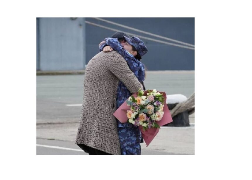 Întâlnire emoționantă la Constanța: echipajul fregatei Regina Maria revine acasă după o aventură de 50 de zile pe mare 1 foto revedere plina de emotii la constanta echipajul fregatei regina maria s a intors acasa dupa 50 de zile pe mare 68ee58c4e2e82