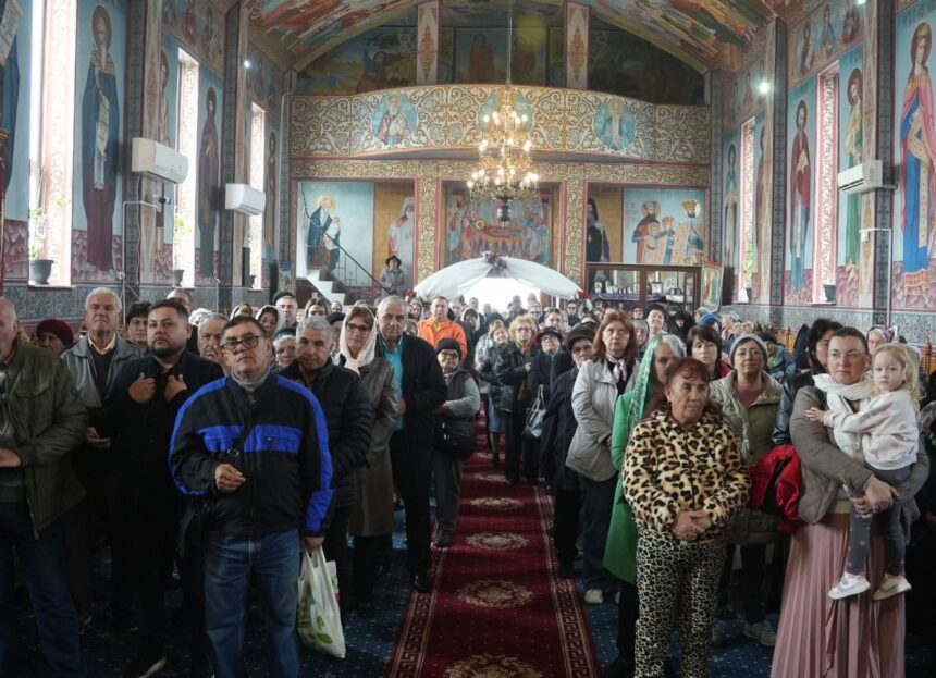 Cumpăna onorează cu bucurie hramul Bisericii Sfânta Cuvioasă Parascheva 1 foto sarbatoare duhovniceasca cumpana sarbatoreste hramul bisericii sfanta cuvioasa parascheva 68ee473da8980