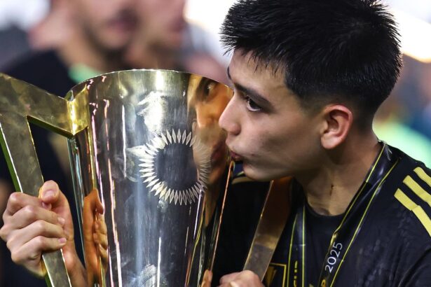 foto si video fara precedent pustiul minune din fotbal care e pe cale sa joace la 3 mondiale in mai putin de un an 68e692766ccbc