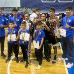 Sportivii de la CS Medgidia strălucesc pe scena Cupei Campionilor la Kickboxing din Pitești: Descoperă performanțele lor remarcabile! 3 foto sportivii cs medgidia pe podiumul cupei campionilor de kickboxing de la pitesti iata rezultatele obtinute 68ff834d217a5