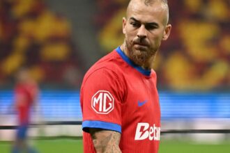 foto tensiune maxima la fcsb dupa umilinta cu metaloglobus alibec a explodat la adresa fanilor si a fost calmat cu greu de colegi 68f3f29e9fcb3
