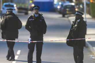 foto un barbat care isi plimba catelul a fost ucis intr un atac cu un cutit in vestul londrei un suspect a fost arestat 6901cfb887848