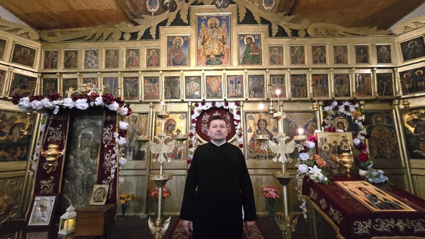 Povestea unei Biserici Ascunse din Istria: Locașul de Cult și Moștenirea sa Subtire, Îngrijită de Preotul Nicolae Herța - Ce Ne Rezervă Viitorul? 1 foto video hrana pentru suflet biserica ingropata din istria un locas de cult cu o istorie vie pastrata de preotul paroh nicolae herta care sunt planurile de viitor 68f1af341a5cb