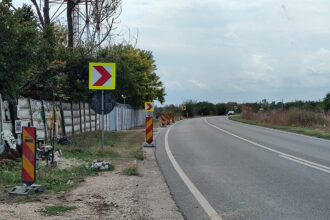 foto video la 2 mai au inceput lucrarile de amenajare a drumului ce va uni trotuarul statiunii de pista de biciclete din vama veche 68de71c41e82c