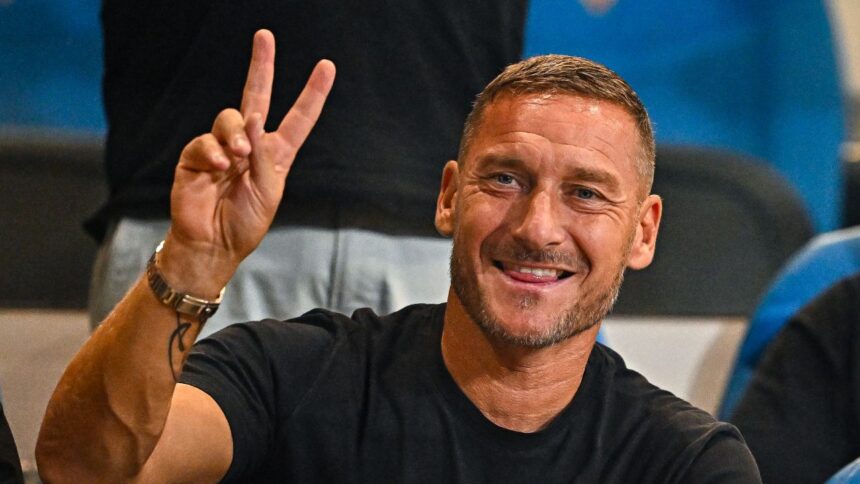 Francesco Totti: "Există un singur jucător de fotbal care mă fascinează cu adevărat, doar pe el îl admir!" 1 francesco totti un singur fotbalist care imi place cu adevarat doar pe el il urmaresc 68e8dd7761652