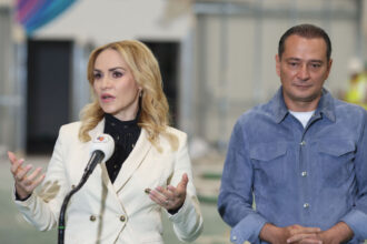 gabriela firea sau daniel baluta grindeanu psd face masuratori pentru a vedea cine are cele mai multe sanse la primaria capitalei 68f8cd4febaf5