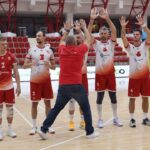 Dinamo, Campioana, și-a dezvăluit echipa într-un spectacol grandios ce a trecut peste reguli! Ionuț Lupescu a fost de față! 2 galerie foto campioana dinamo si a prezentat lotul intr un meci de gala care a sfidat regulamentul ionut lupescu a fost si el prezent 68ef5562643c3
