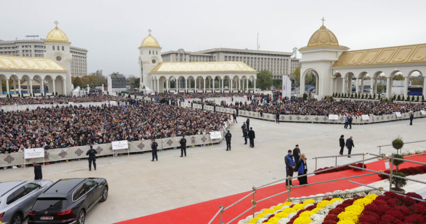 Cele mai uimitoare clipe de la deschiderea Catedralei Naționale, imortalizate în imagini de neuitat 1 galerie foto cele mai impresionante momente de la inaugurarea catedralei nationale surprinse in imagini 68fe1a320285e