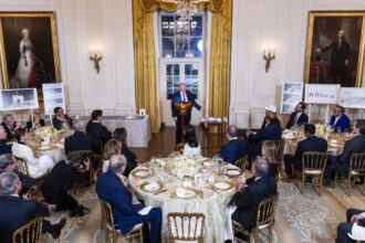 galerie foto cina luxoasa la casa alba trump a gazduit un eveniment cu miliardari care au donat pentru o sala de bal de 200 milioane de dolari 68f096c023759